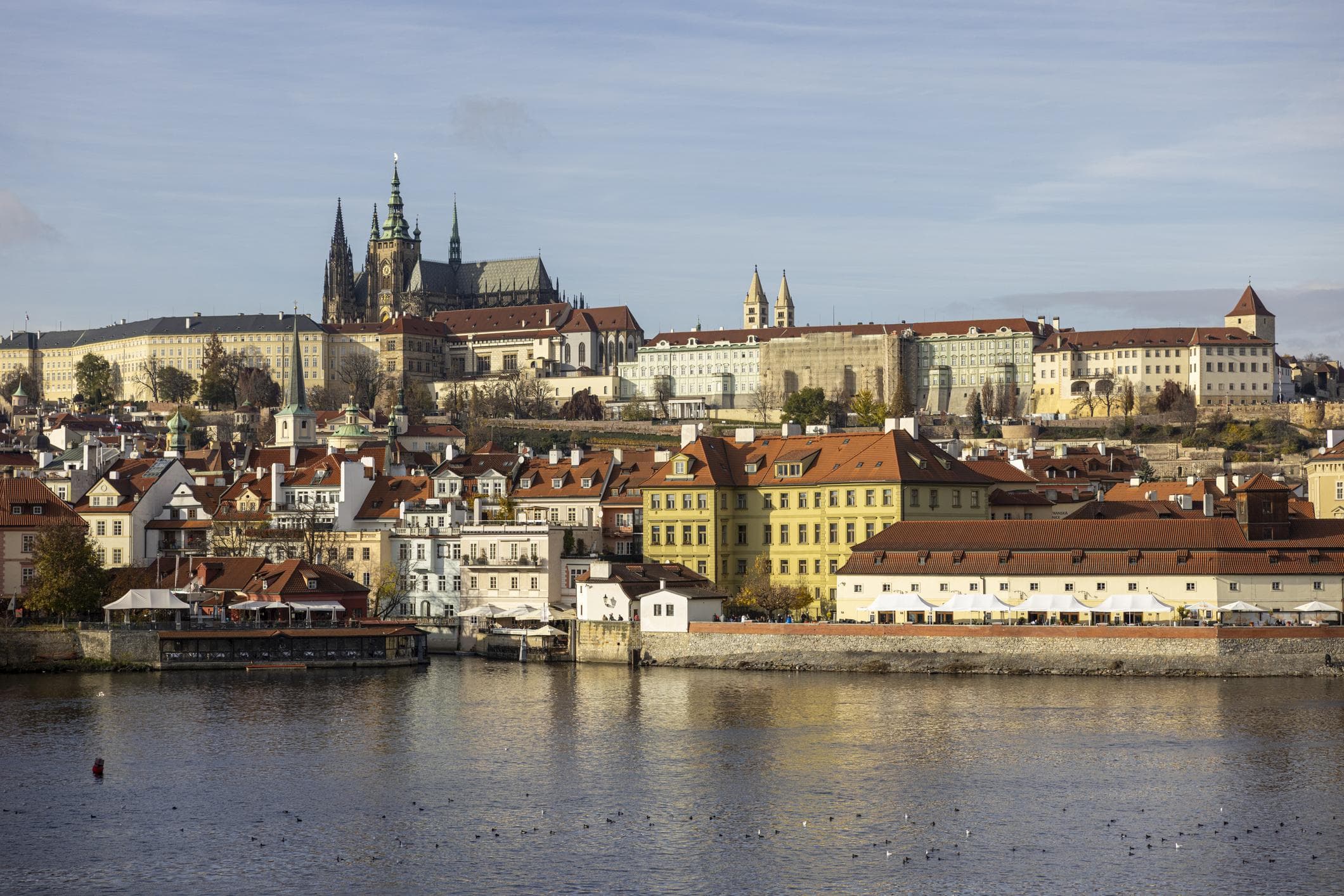 Discover the Romantic Beauty of Prague – A City of History, Culture, and Calm
